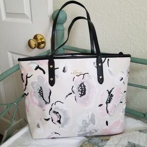Coach tote in beautiful condition